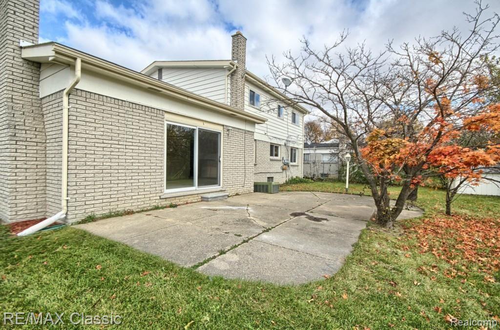 17529 West Thirteen Mile Road Southfield, MI 48076 - Photo 31 of 34 Patio.jpg