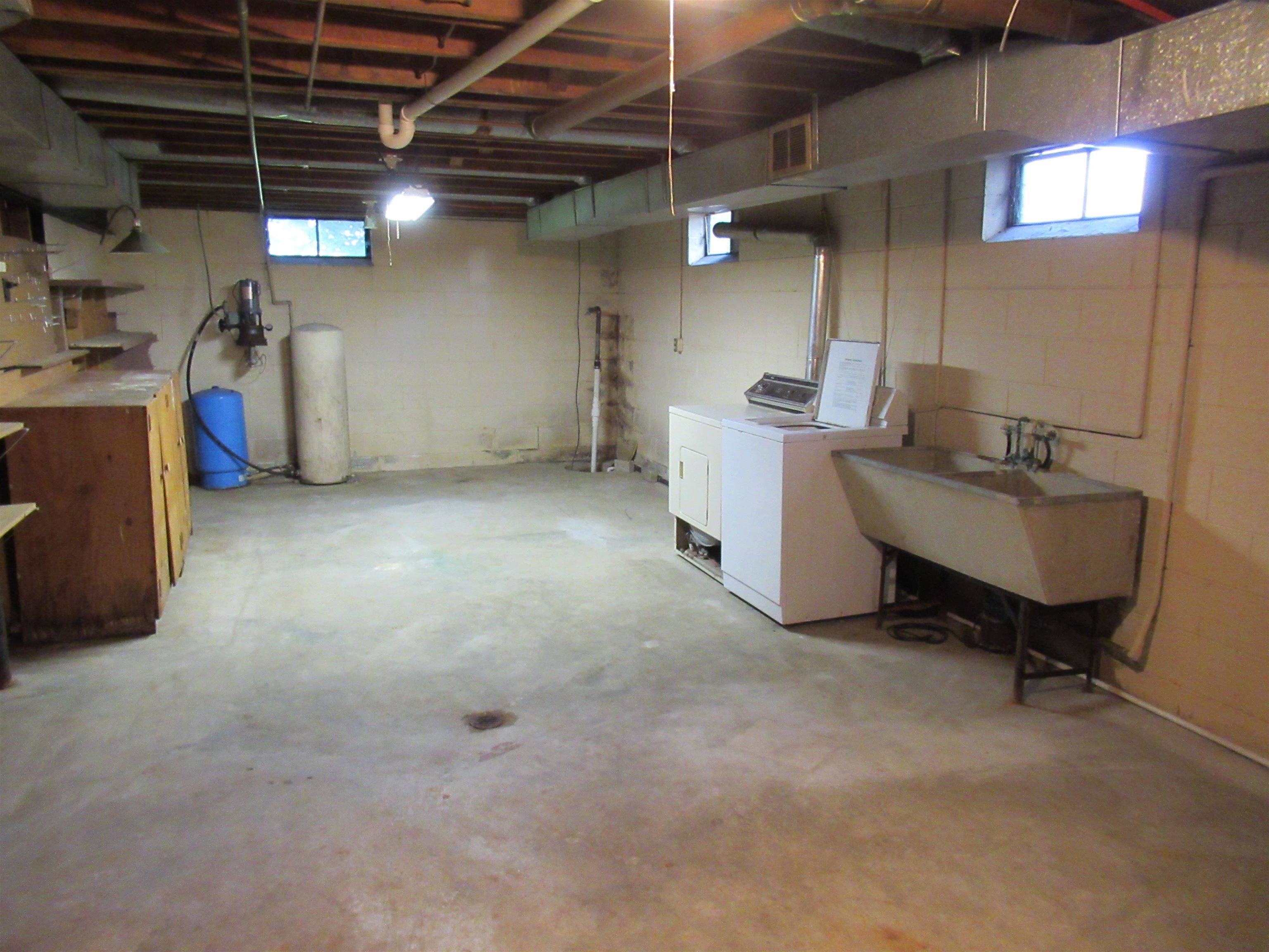 1525 Flushing Road Flushing, MI 48433 - Photo 31 of 39 50125908-30.JPG