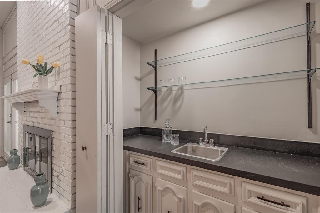 3316 Appalachian Way Plano, TX 75075 - Photo 11 of 29 a bathroom with a sink and a mirror