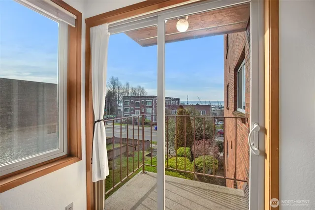 $329,950 | 2619 Rucker Avenue, Unit 5, Everett, WA 98201