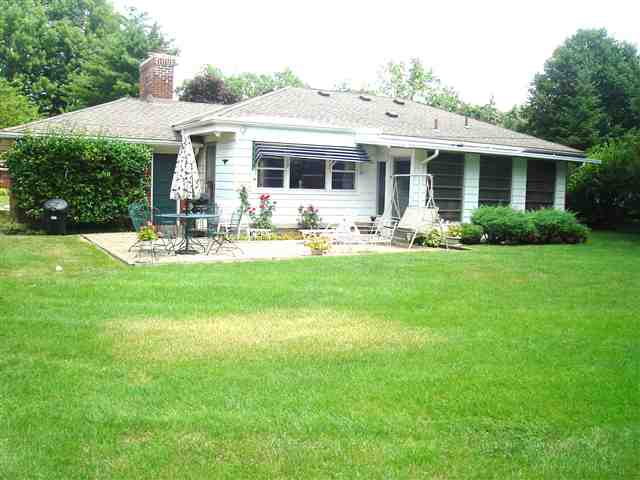 403 Lexington Road Grosse Pointe, MI 48236 - Photo 17 of 18 31066217-16.JPG