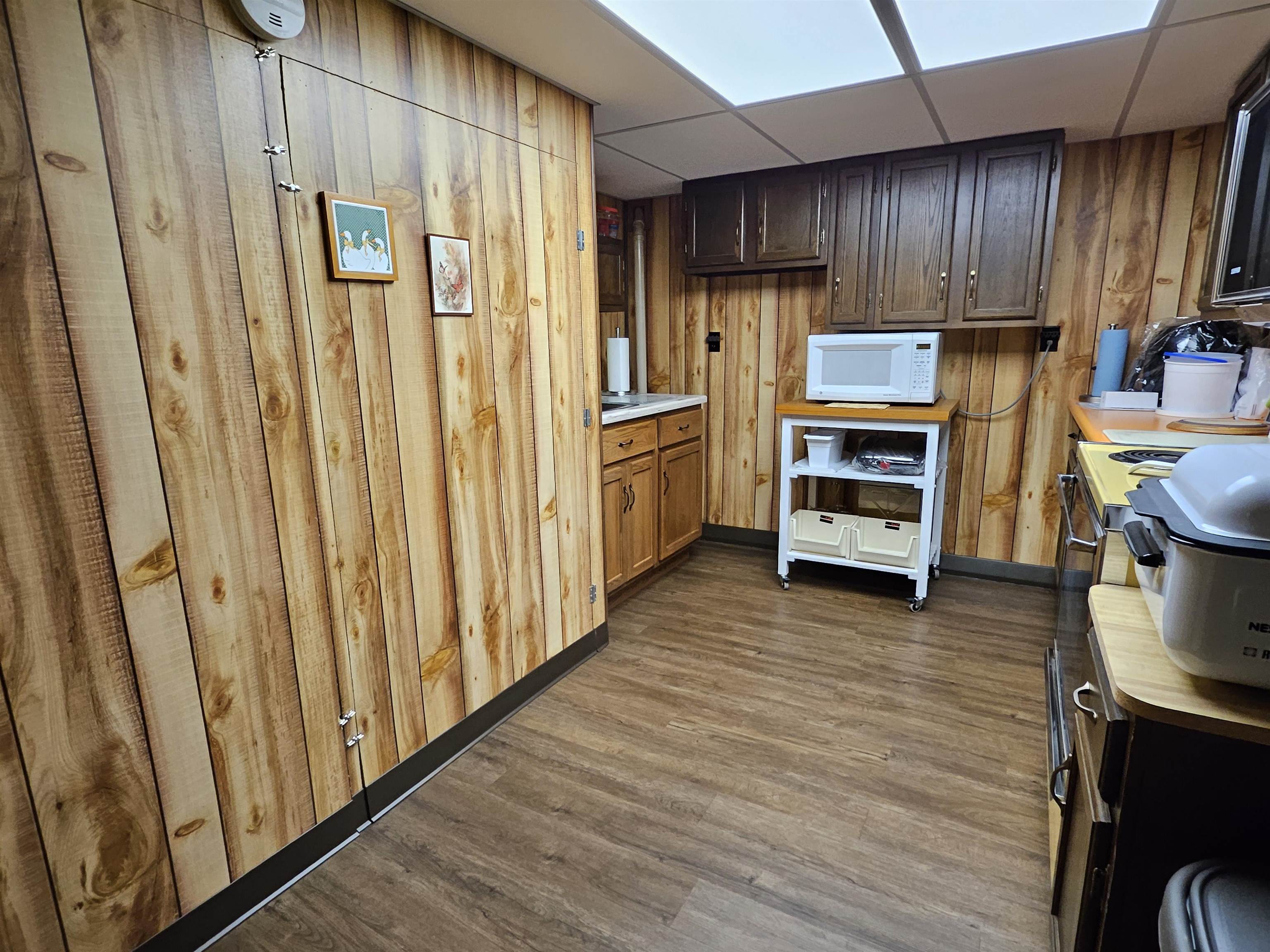 2155 Oriole Drive Freeport, IL 61032 - Photo 13 of 20 a kitchen with wooden cabinets and stainless steel appliances