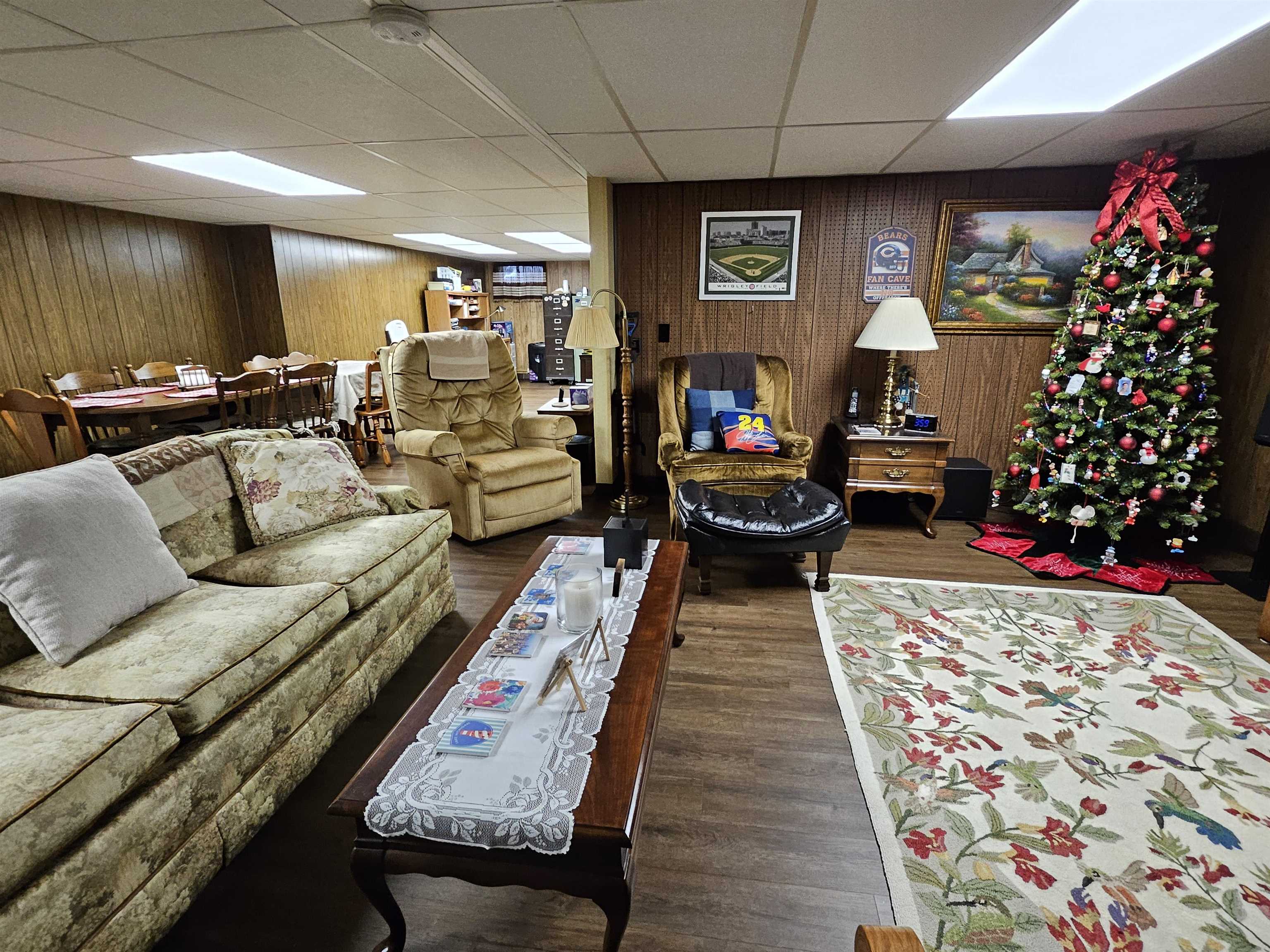 2155 Oriole Drive Freeport, IL 61032 - Photo 15 of 20 a living room with furniture and a couch