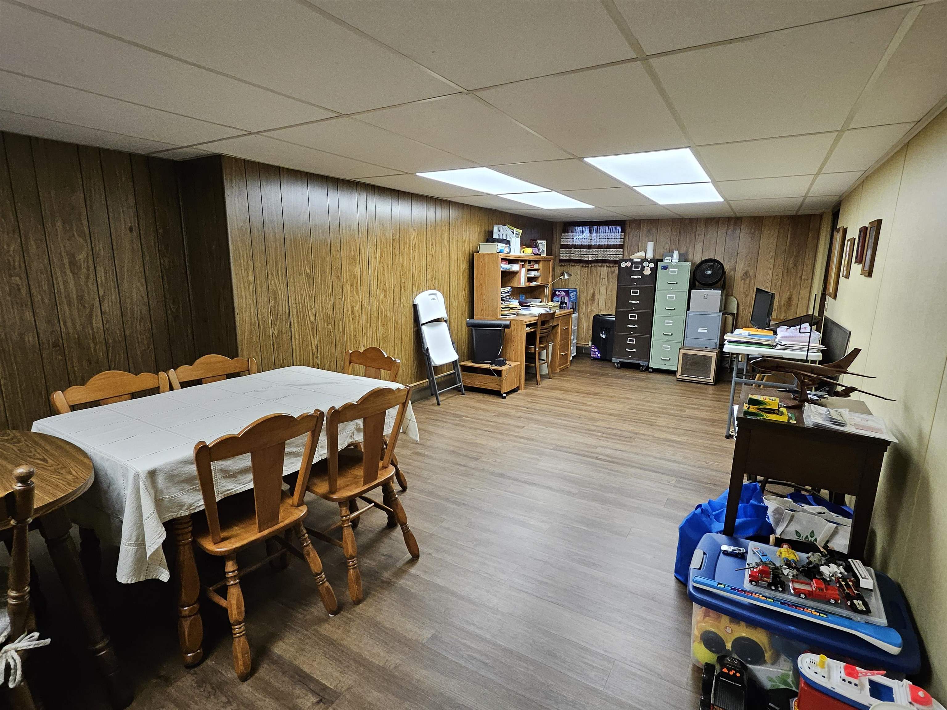 2155 Oriole Drive Freeport, IL 61032 - Photo 19 of 20 a view of a dining room with furniture window and wooden floor