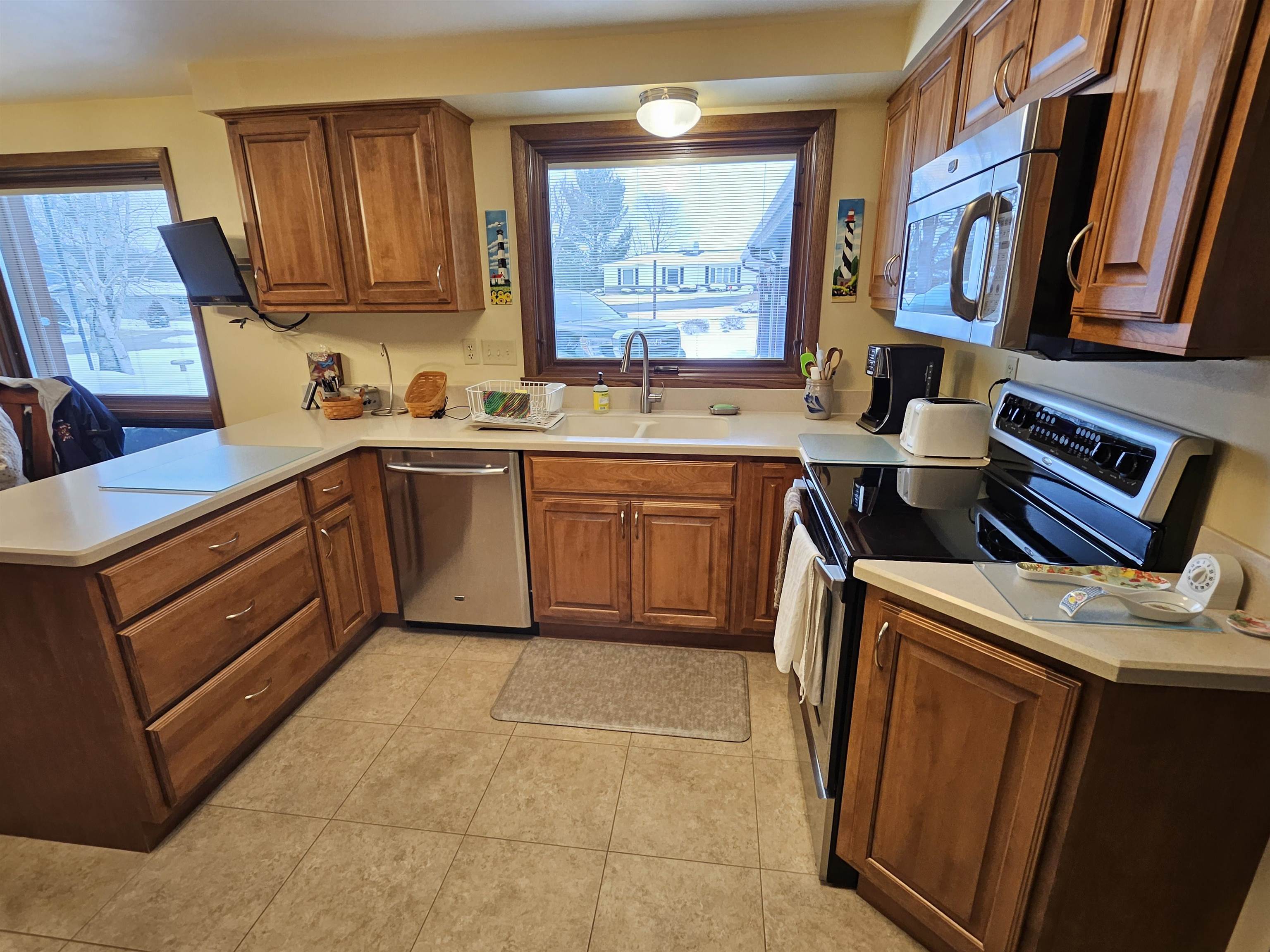 2155 Oriole Drive Freeport, IL 61032 - Photo 2 of 20 a kitchen with a cabinets and sink