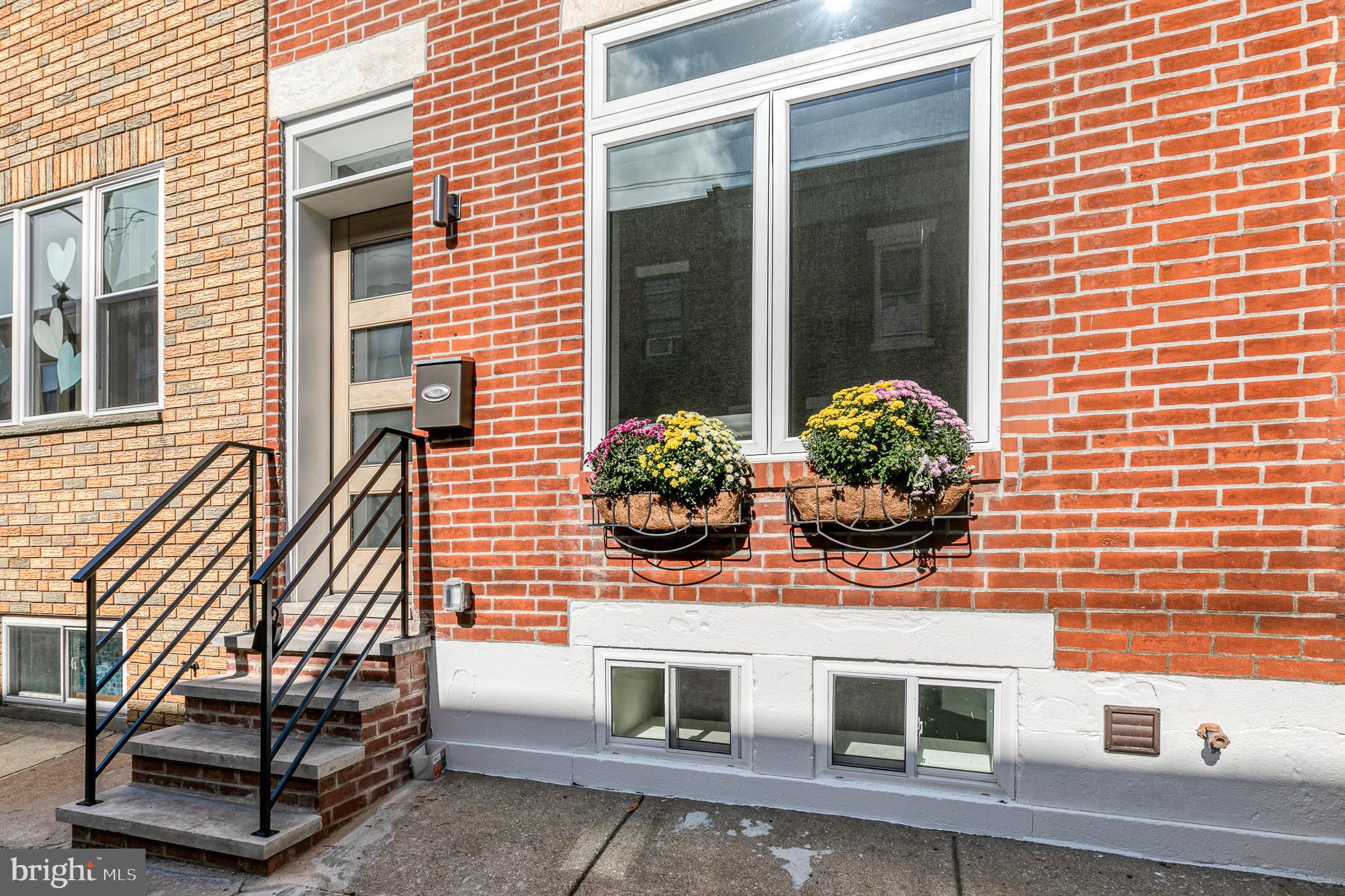1041 Tree Street Philadelphia, PA 19148 - Photo 1 of 39 Gallery Image 1