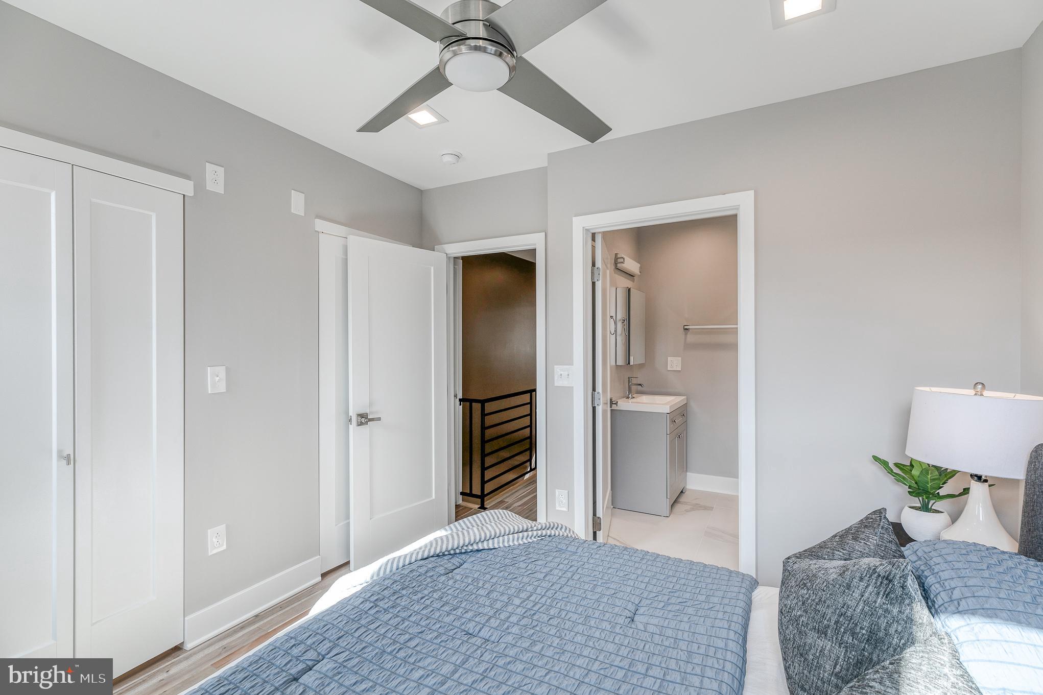 1041 Tree Street Philadelphia, PA 19148 - Photo 19 of 39 Master Bedroom with en-suite Bath