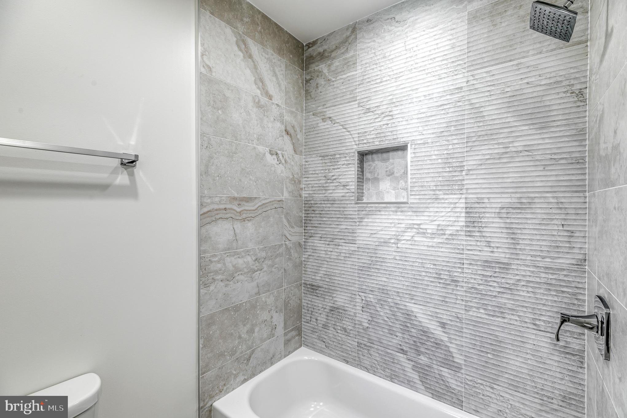 1041 Tree Street Philadelphia, PA 19148 - Photo 28 of 39 Main Bathroom