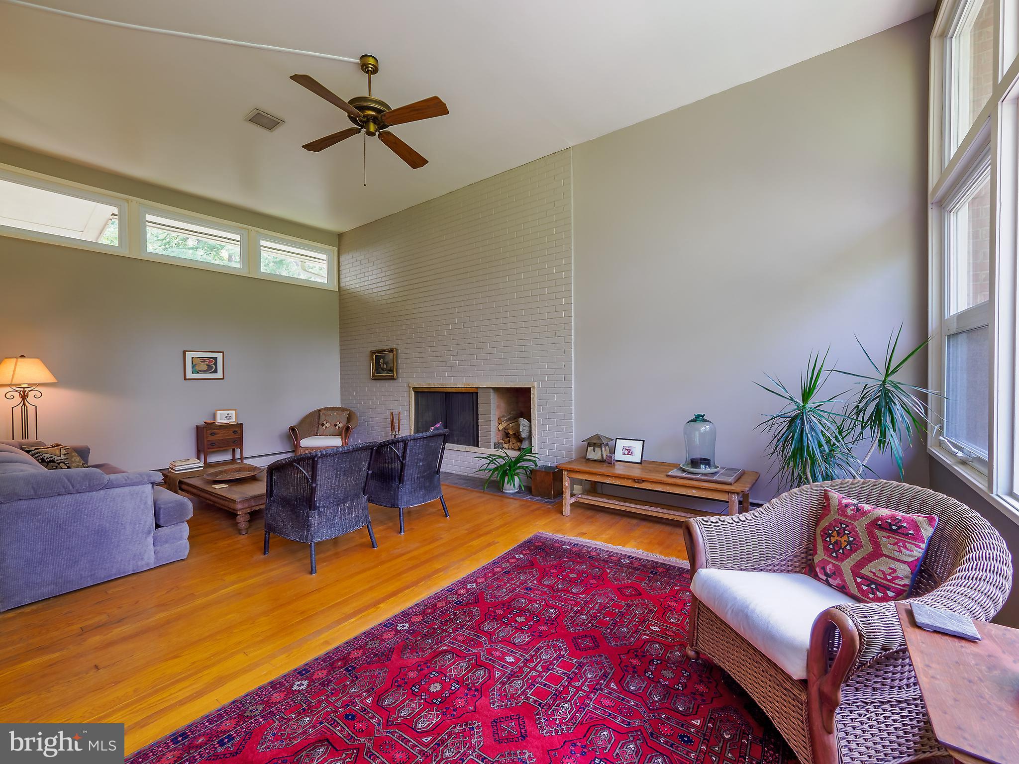46 Lakeside Drive Greenbelt, MD 20770 - Photo 14 of 72 Living Room
