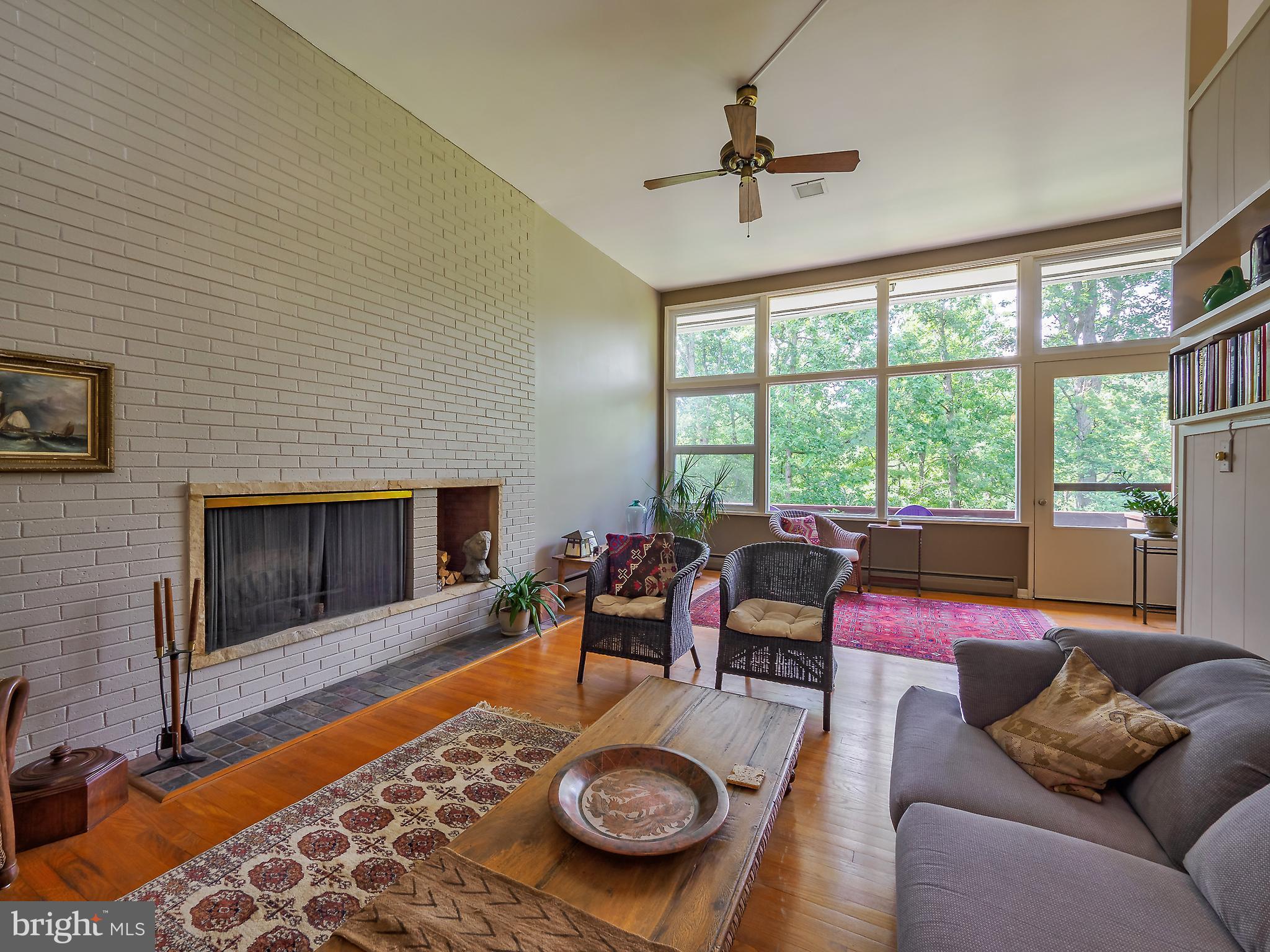 46 Lakeside Drive Greenbelt, MD 20770 - Photo 15 of 72 Living Room