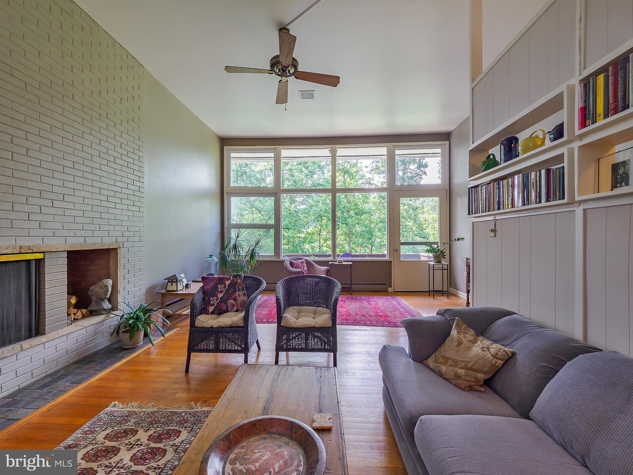 46 Lakeside Drive Greenbelt, MD 20770 - Photo 17 of 72 Living Room