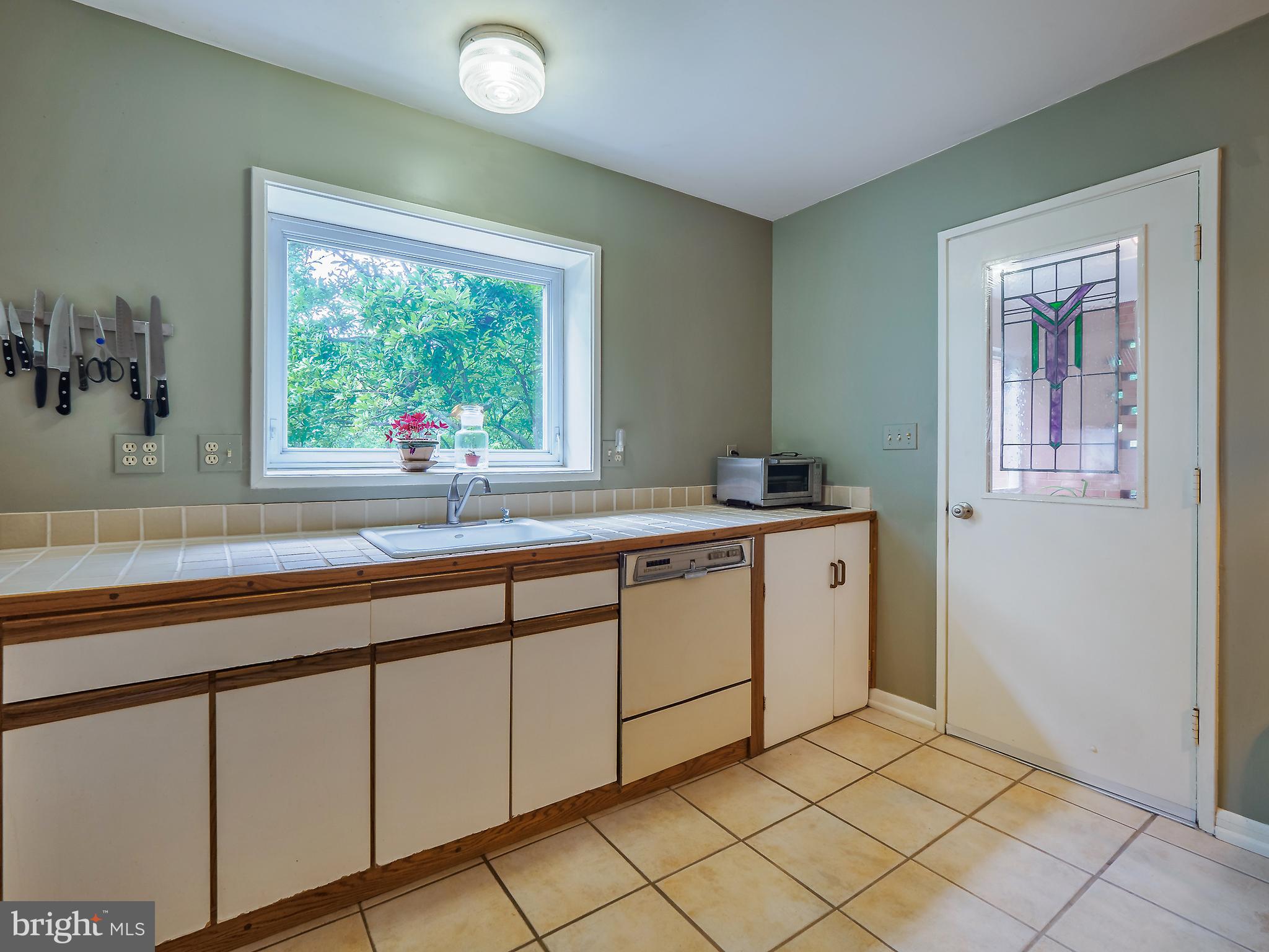 46 Lakeside Drive Greenbelt, MD 20770 - Photo 22 of 72 Eat-In Kitchen