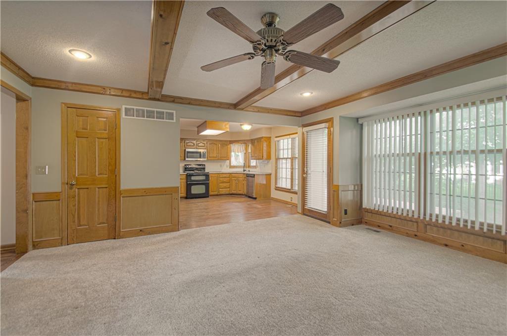 8209 Bell Road Lenexa, KS 66219 - Photo 11 of 49