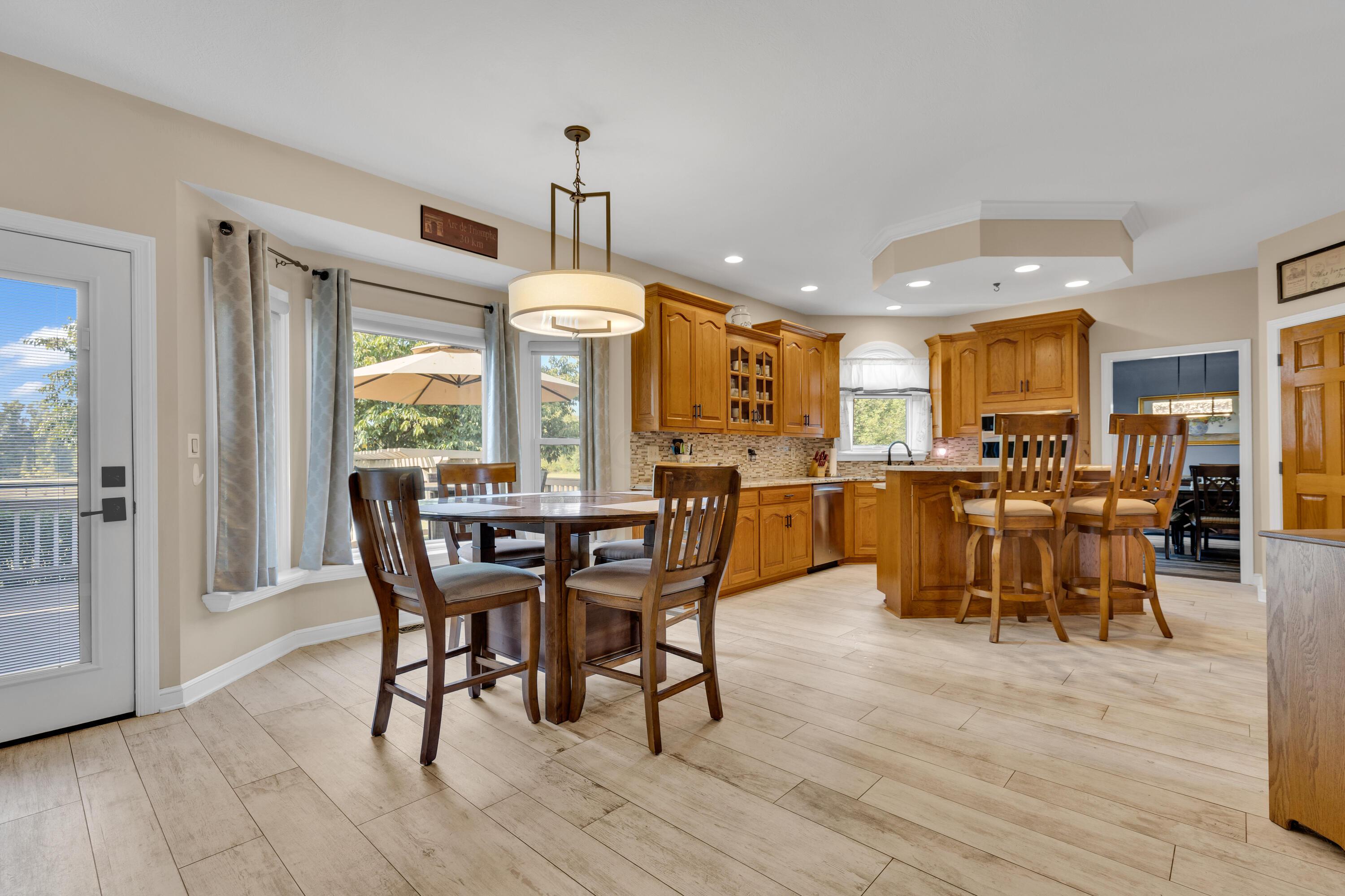 4731 Smothers Road Westerville, OH 43081 - Photo 16 of 62 Eat- In Kitchen