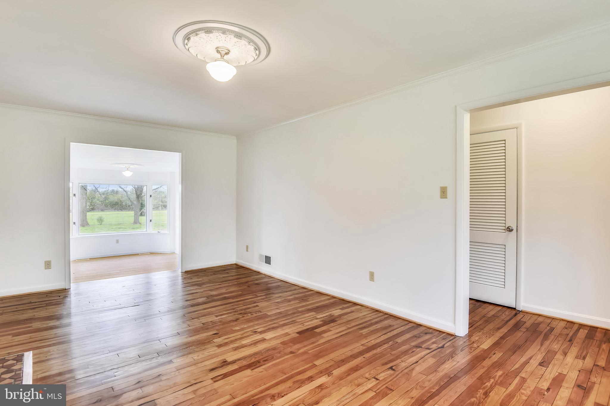 5006 Pleasant Valley Road Chantilly, VA 20151 - Photo 7 of 31 Gallery Image 7