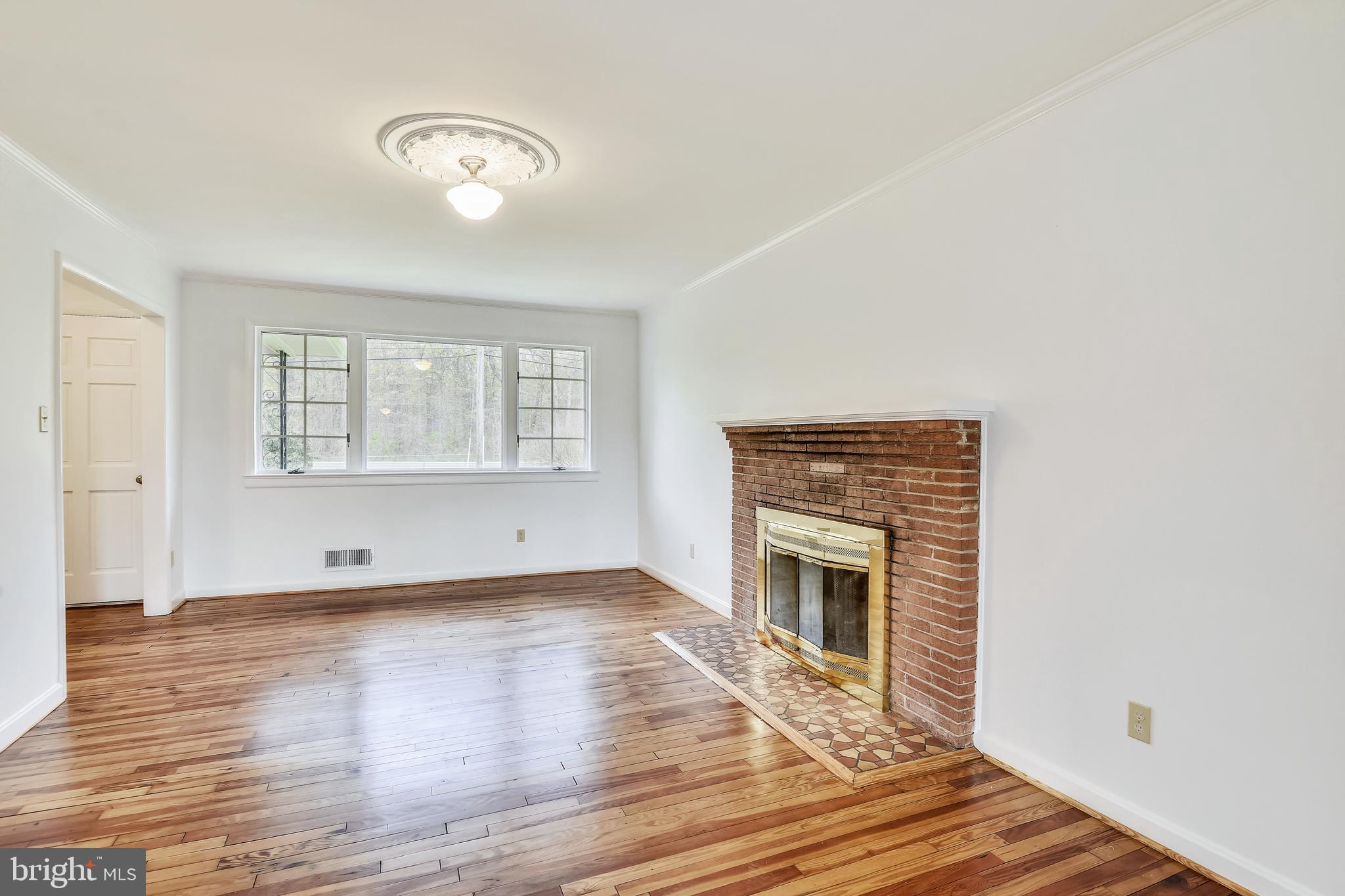 5006 Pleasant Valley Road Chantilly, VA 20151 - Photo 9 of 31 Gallery Image 9
