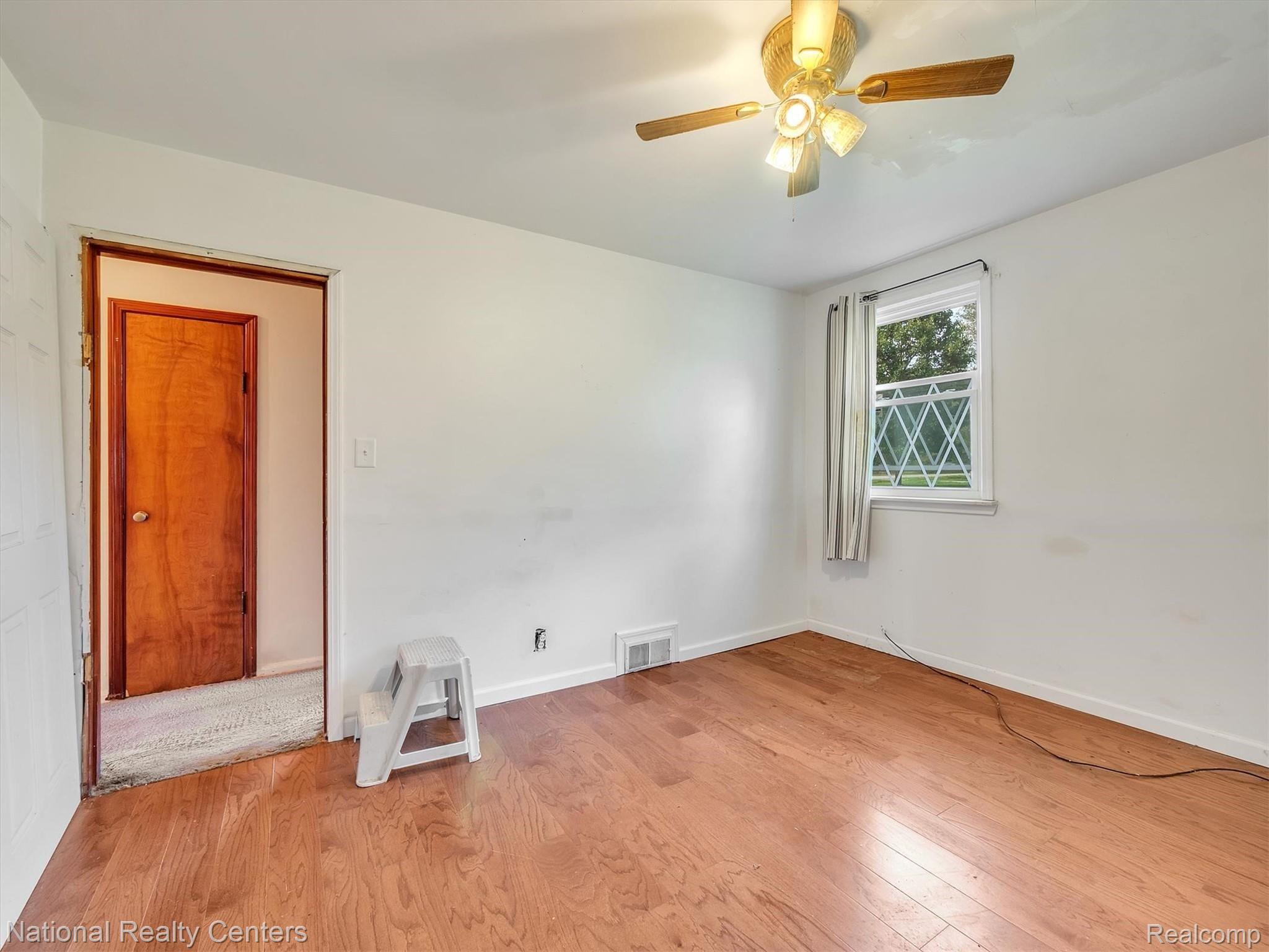 21607 Middlebelt Road New Boston, MI 48164 - Photo 22 of 50 c21607-Middlebelt-WindowStill-Real-Estate-Photography-22.jpg