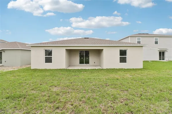 a view of a house with a backyard