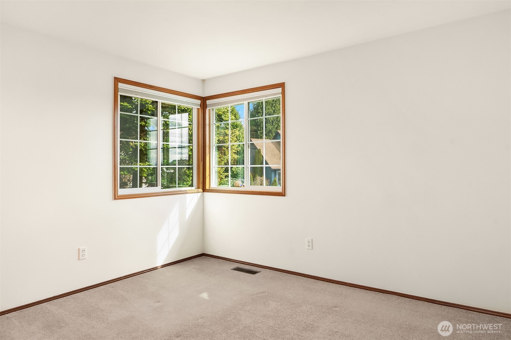 2223 Field Avenue Northeast Renton, WA 98059 - Photo 23 of 32