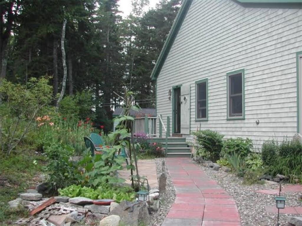 154 Boulder Hill Road Tenants Harbor, ME 04860 - Photo 12 of 16 Gardens line the entry approach.