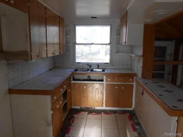 2027 Morrish Road Flushing, MI 48433 - Photo 5 of 6 img5.1368027471.jpg