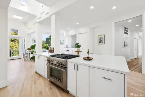 $5,999,000 | 722 Jacaranda Circle, Hillsborough, CA 94010