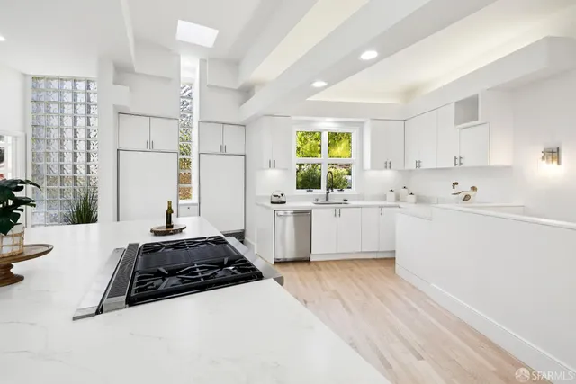 $5,699,000 | 722 Jacaranda Circle, Hillsborough, CA 94010