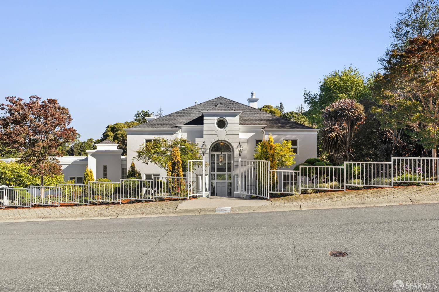 722 Jacaranda Circle Hillsborough, CA 94010 - Photo 4 of 67