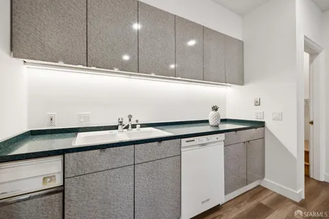 $5,999,000 | 722 Jacaranda Circle, Hillsborough, CA 94010