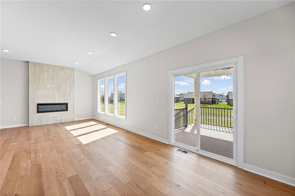 18615 West 193rd Street Spring Hill, KS 66083 - Photo 13 of 47