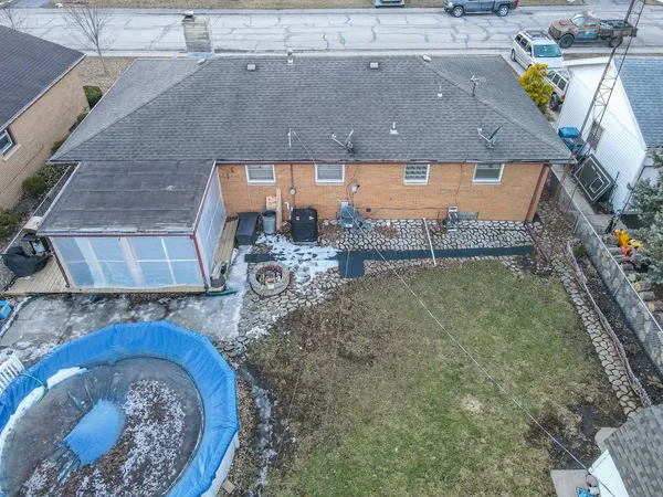 a view of a house with a tub