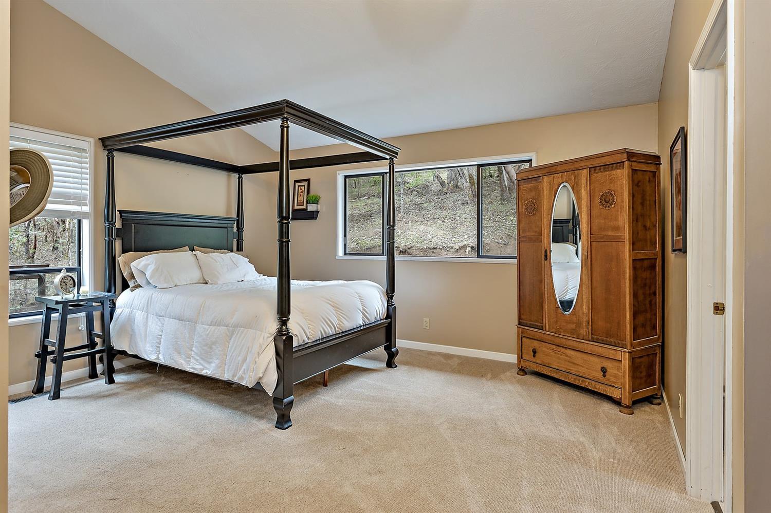 1250 Wards Creek Road Rogue River, OR 97537 - Photo 8 of 32 Vaulted master Bedroom with new carpet!