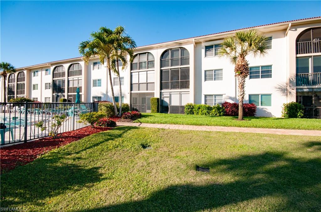 13 High Point Circle North, Unit 203 Naples, FL 34103 - Photo 28 of 34