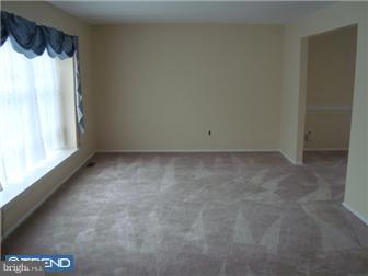 111 Coopers Kill Road Delran, NJ 08075 - Photo 2 of 12 Living Room