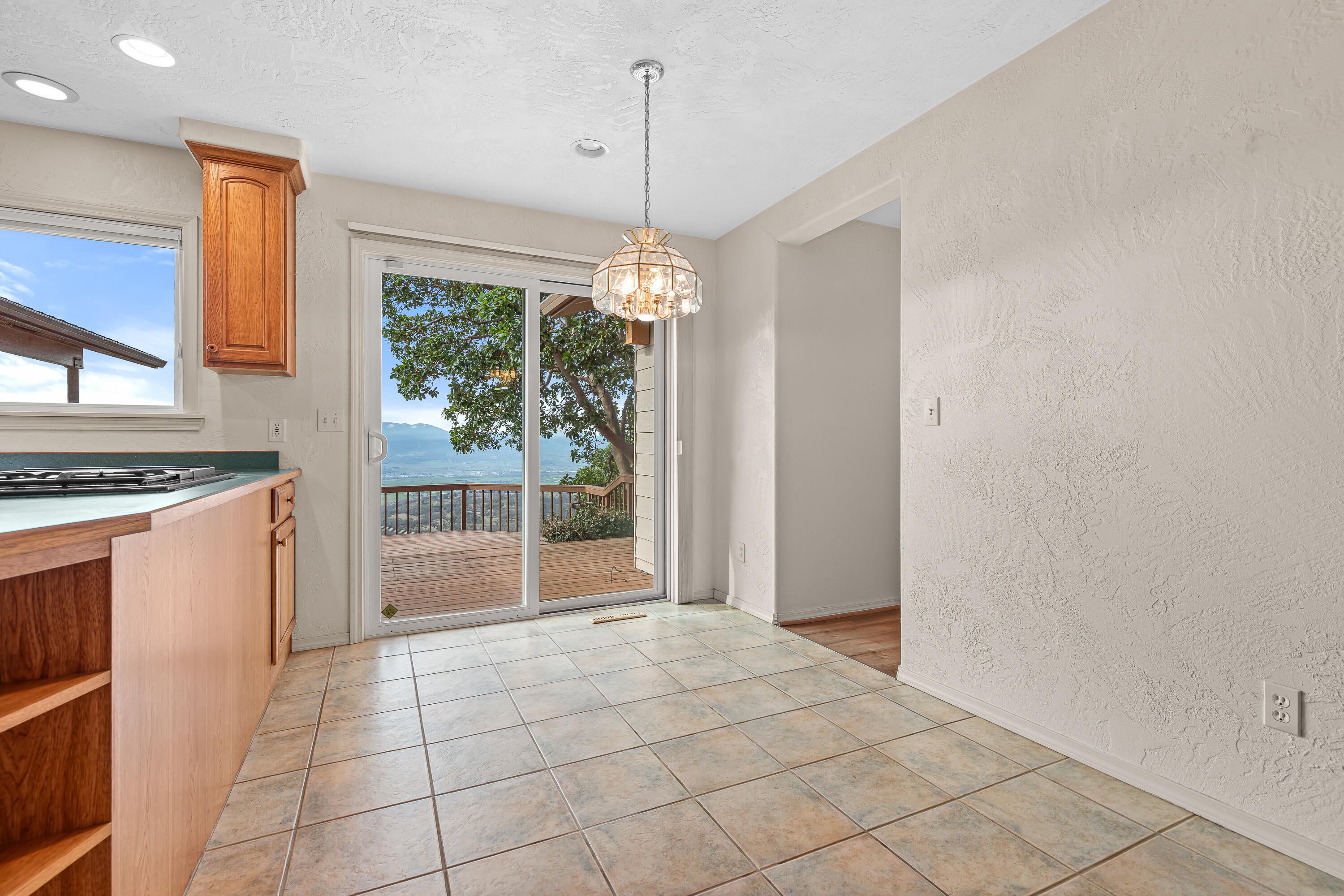 6550 Hillcrest Road Medford, OR 97504 - Photo 17 of 62 Breakfast Nook