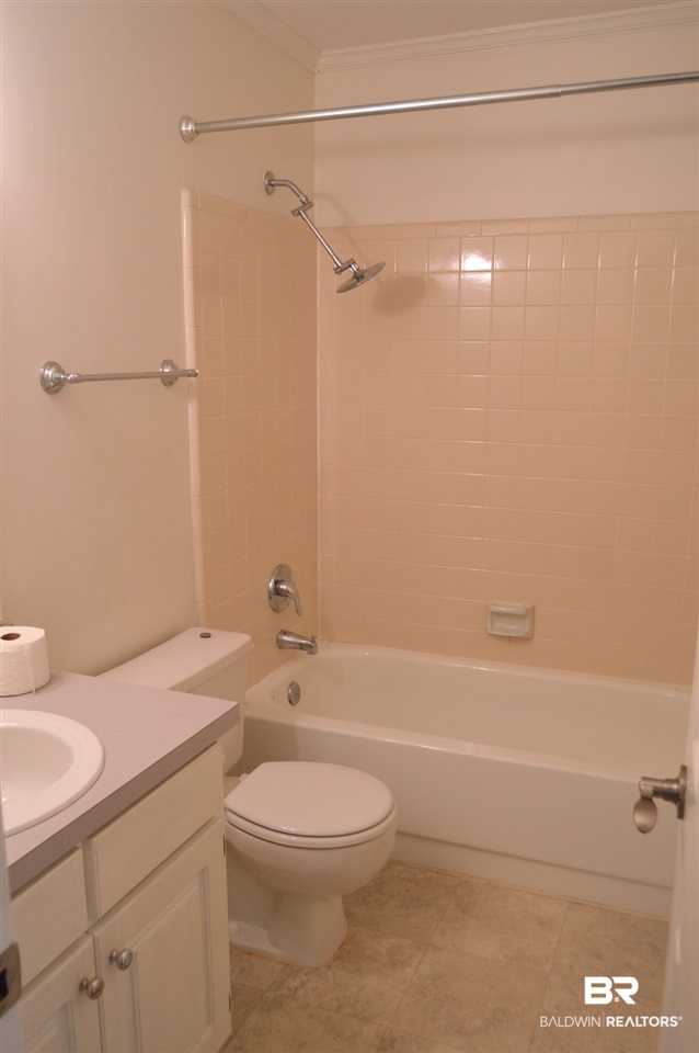 248 Ridgewood Drive Daphne, AL 36526 - Photo 15 of 22 Guest Bathroom
