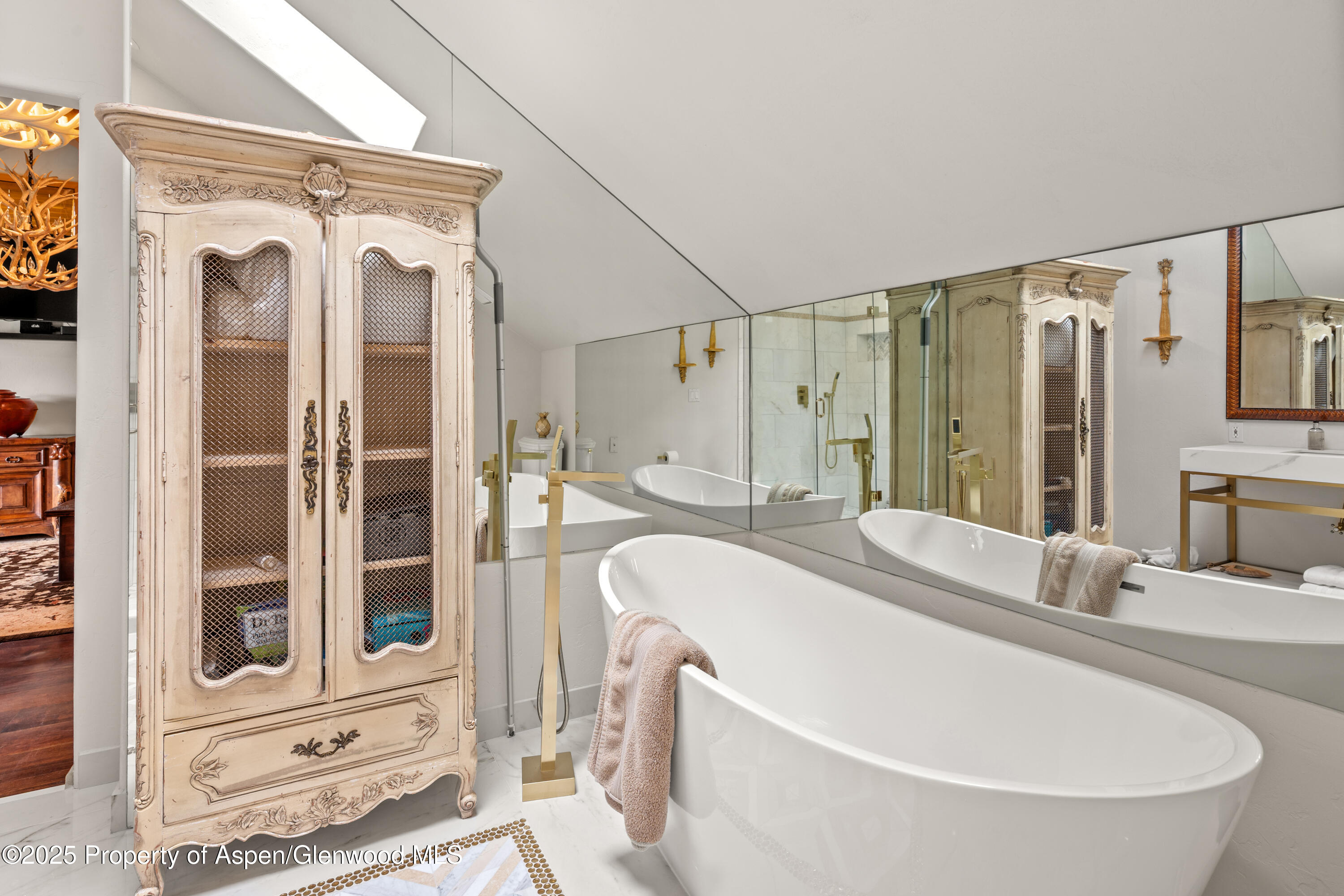 189 Light Hill Road Snowmass, CO 81654 - Photo 24 of 44 a bathroom with a tub a sink and a mirror