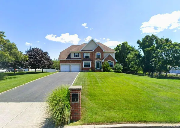 $999,500 | 3 Mercedes Court, East Patchogue, NY 11772