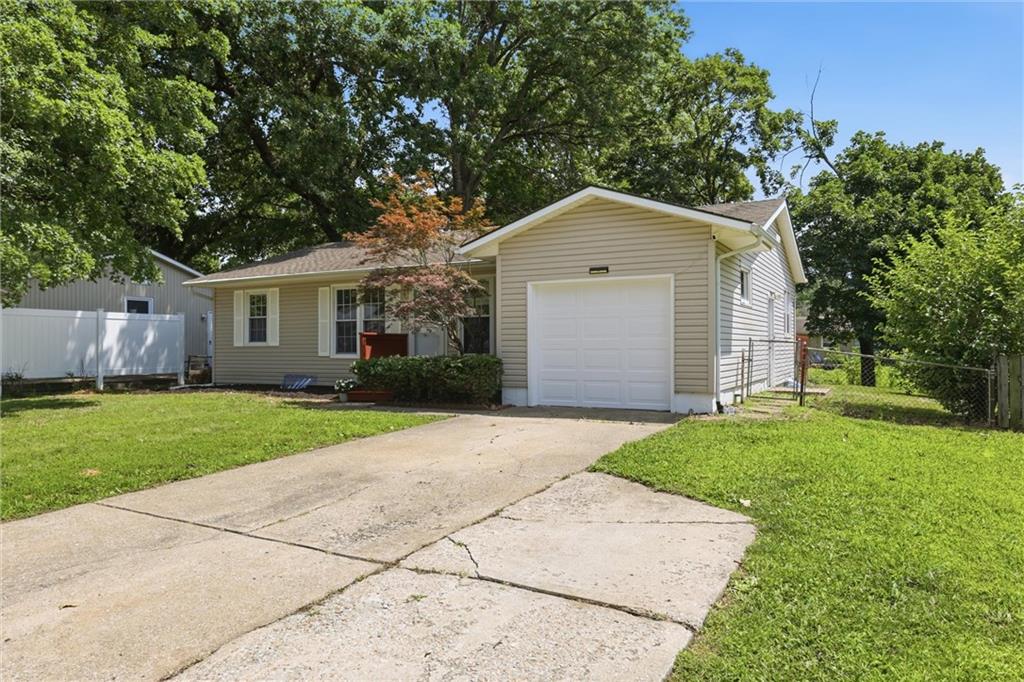 605 Northwest Gibson Road Lee's Summit, MO 64063 - Photo 2 of 26