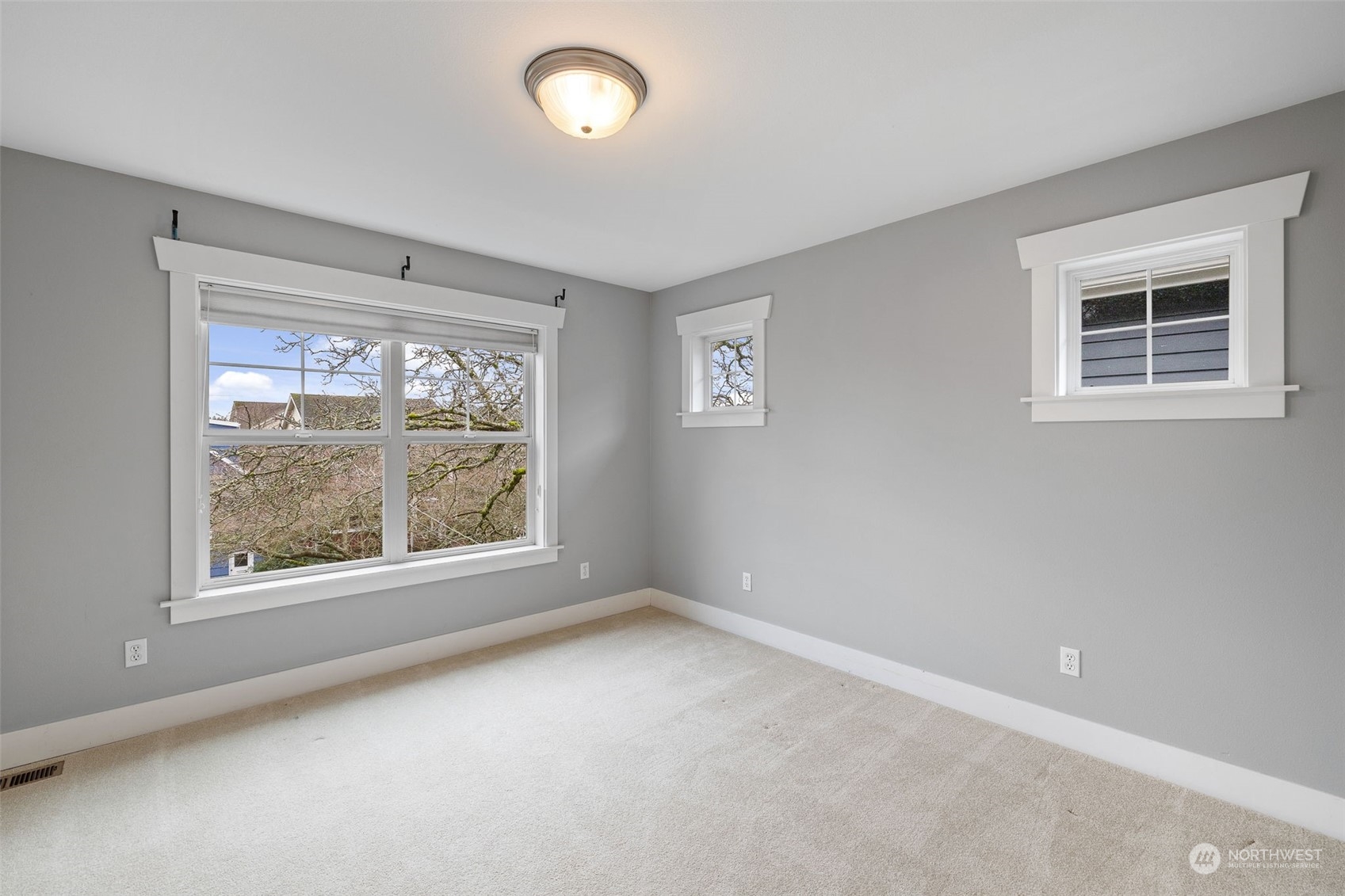 740 North 78th Street Seattle, WA 98103 - Photo 23 of 40 an empty room with windows