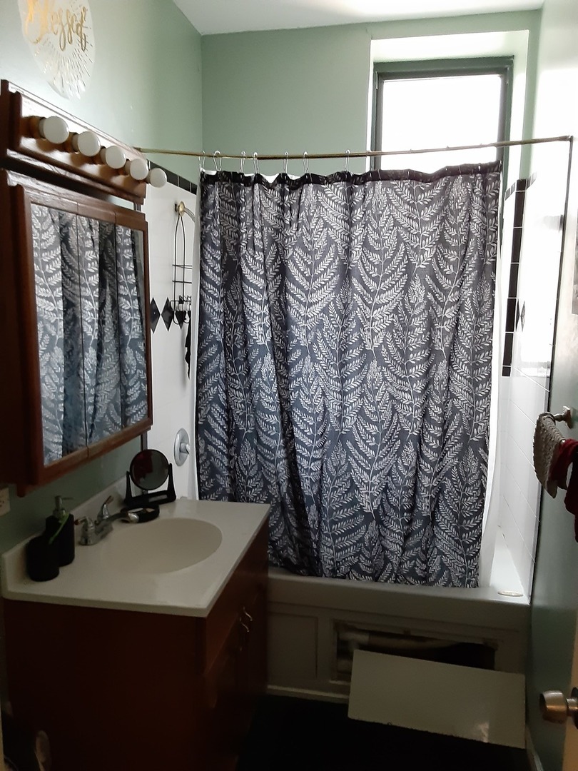 3847 West Cermak Road, Unit 3 Chicago, IL 60623 - Photo 5 of 6 Gallery Image 5