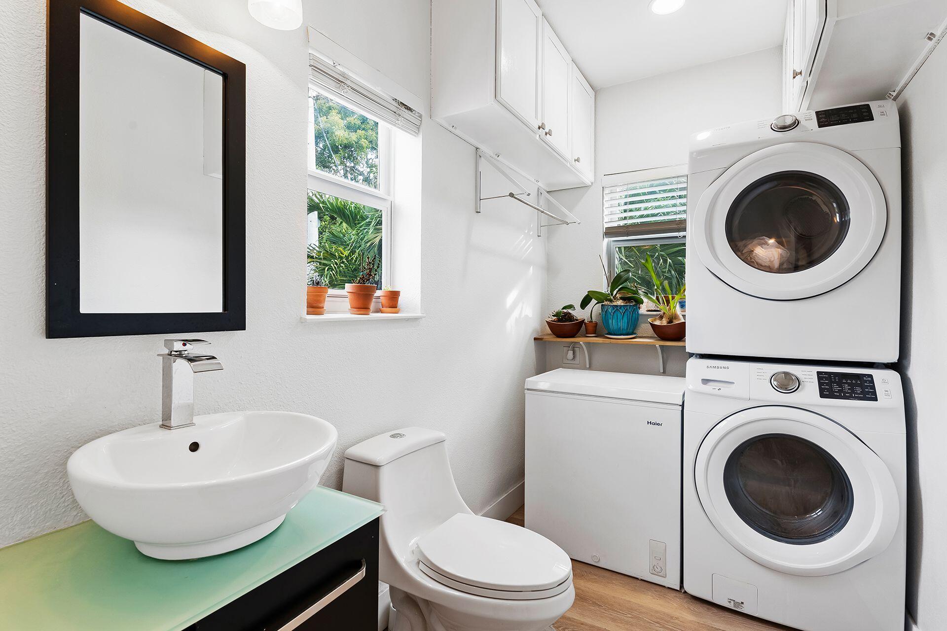 21 Mockingbird Road Key Largo, FL 33037 - Photo 12 of 38 2nd Floor Half Bath + Washer:Dryer