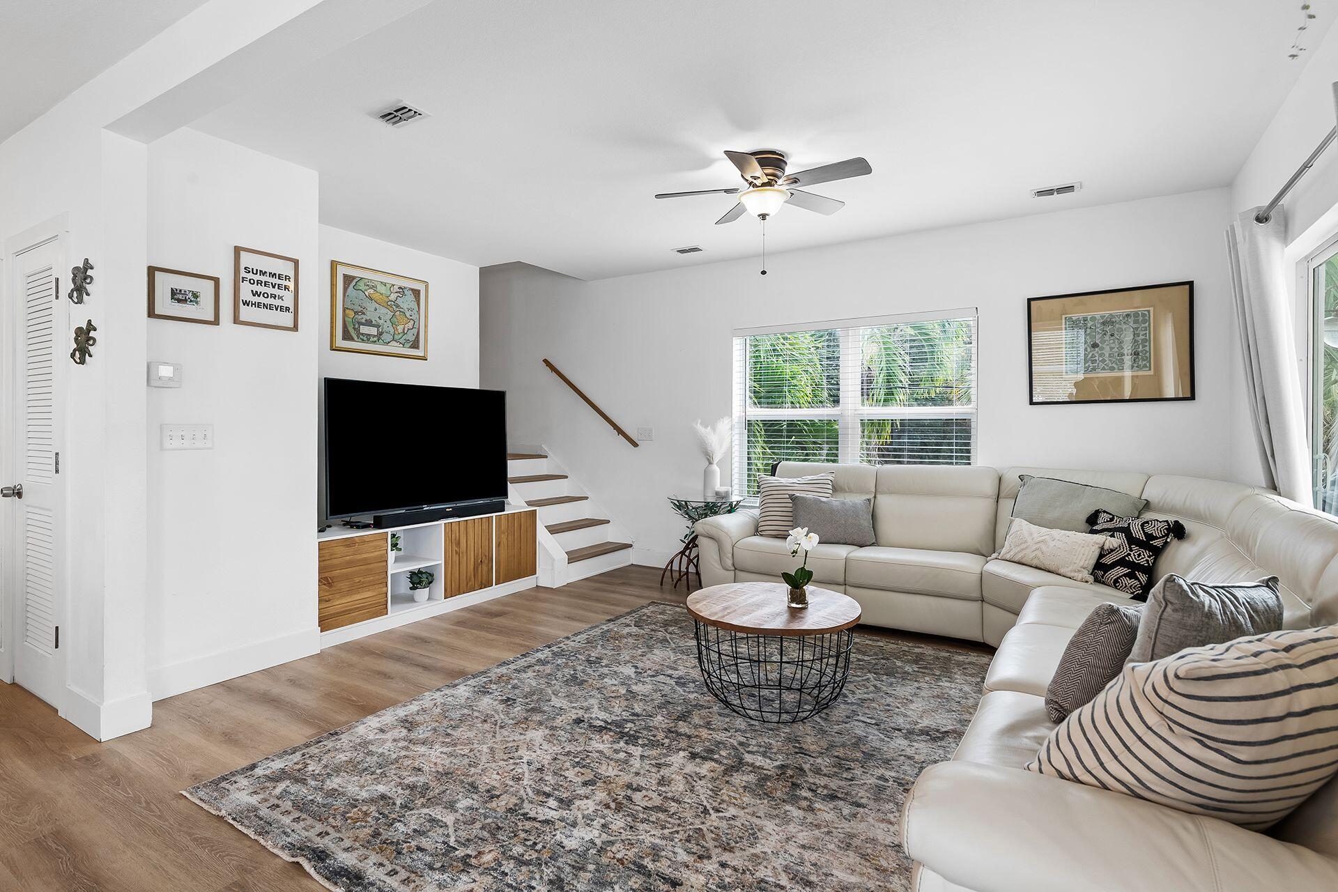 21 Mockingbird Road Key Largo, FL 33037 - Photo 19 of 38 Living Room