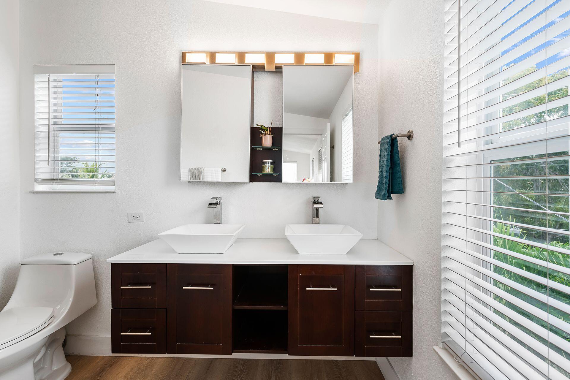 21 Mockingbird Road Key Largo, FL 33037 - Photo 23 of 38 3rd floor master bath