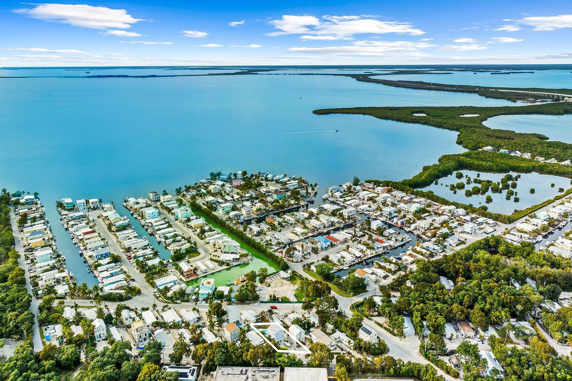 21 Mockingbird Road Key Largo, FL 33037 - Photo 7 of 38 Neighborhood Shot