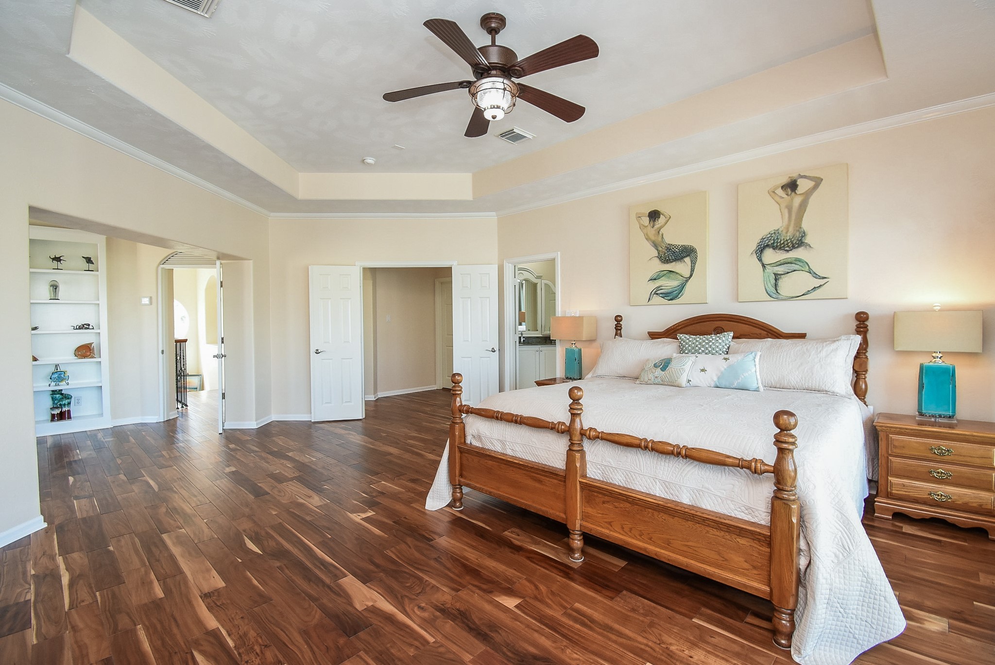 313 Harborside Circle Kemah, TX 77565 - Photo 19 of 35 a bedroom with a bed and a chandelier
