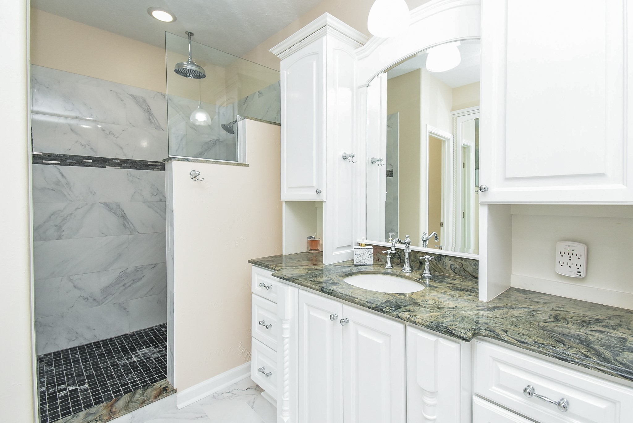 313 Harborside Circle Kemah, TX 77565 - Photo 22 of 35 a bathroom with a granite countertop sink and a mirror