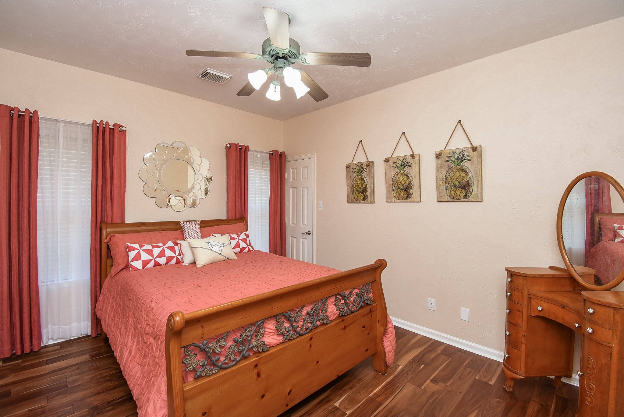 313 Harborside Circle Kemah, TX 77565 - Photo 27 of 35 a bedroom with a bed and a chandelier