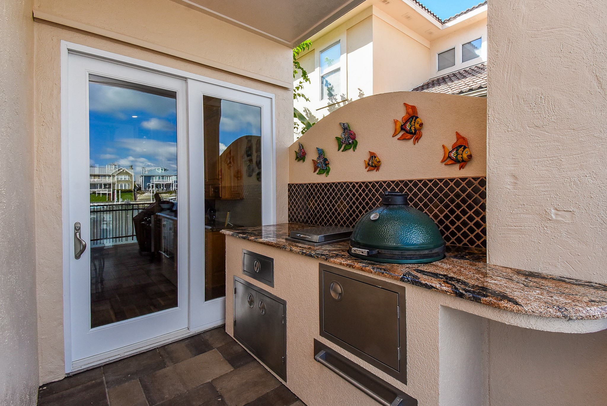 313 Harborside Circle Kemah, TX 77565 - Photo 29 of 35 a kitchen with a stove and a refrigerator