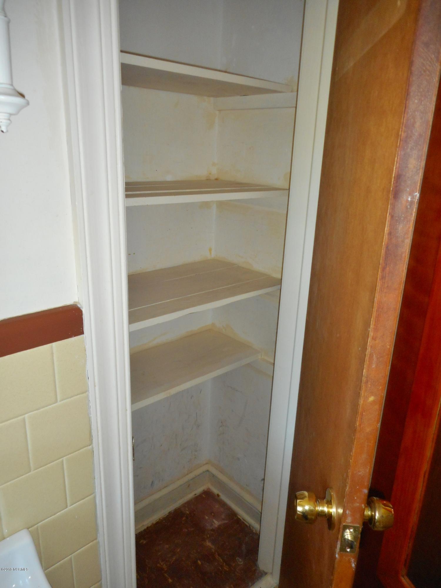 134 Falcon Road Rocky Mount, NC 27801 - Photo 26 of 31 Linen closet in bath...
